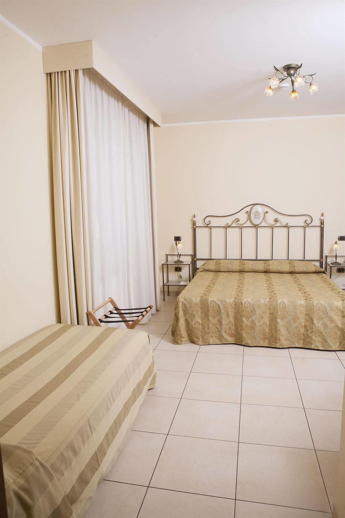 Hotel Villa Fiorita 길라노바리도 외부 사진