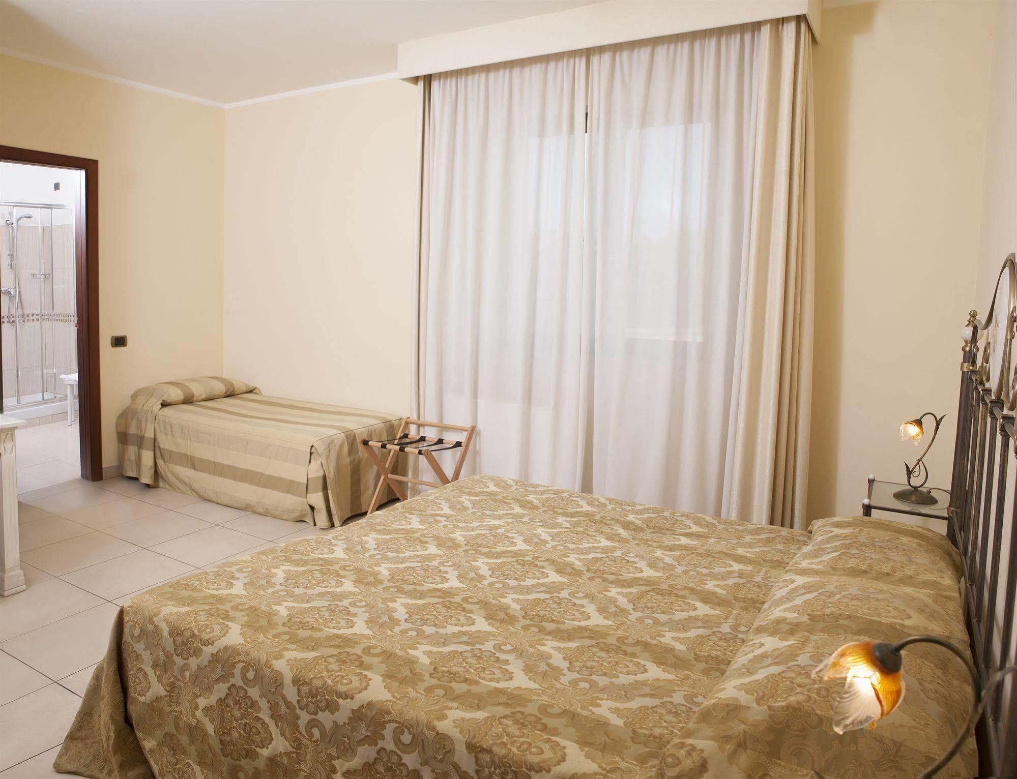 Hotel Villa Fiorita 길라노바리도 외부 사진